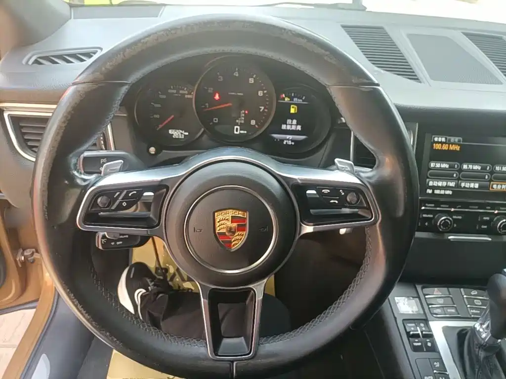 Photo 7 - Porsche Macan