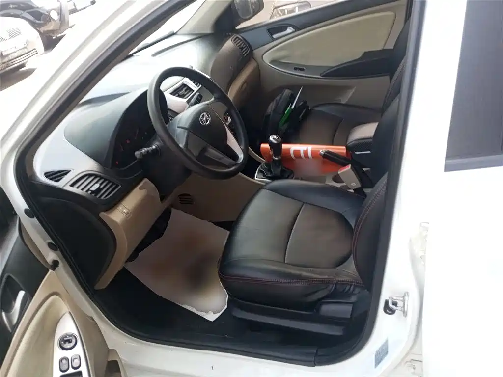 Hyundai Verna 2014 1.4L Manual Smart GLS фото 15