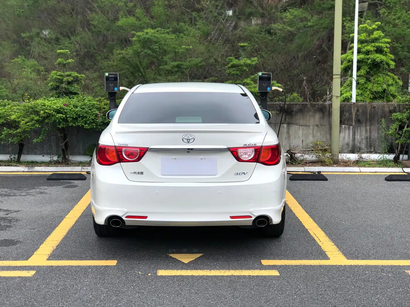 Toyota Reiz 2010 3.0V Style Flagship Navigation Edition фото 5
