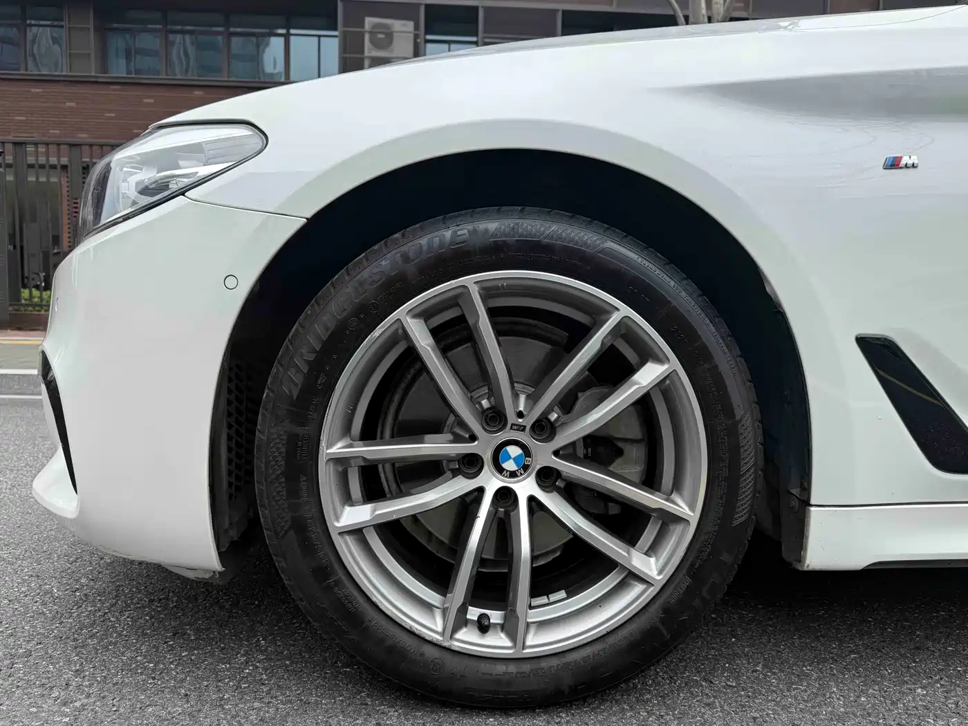 BMW 5 Series 2019 525Li M Sport Package фото 4