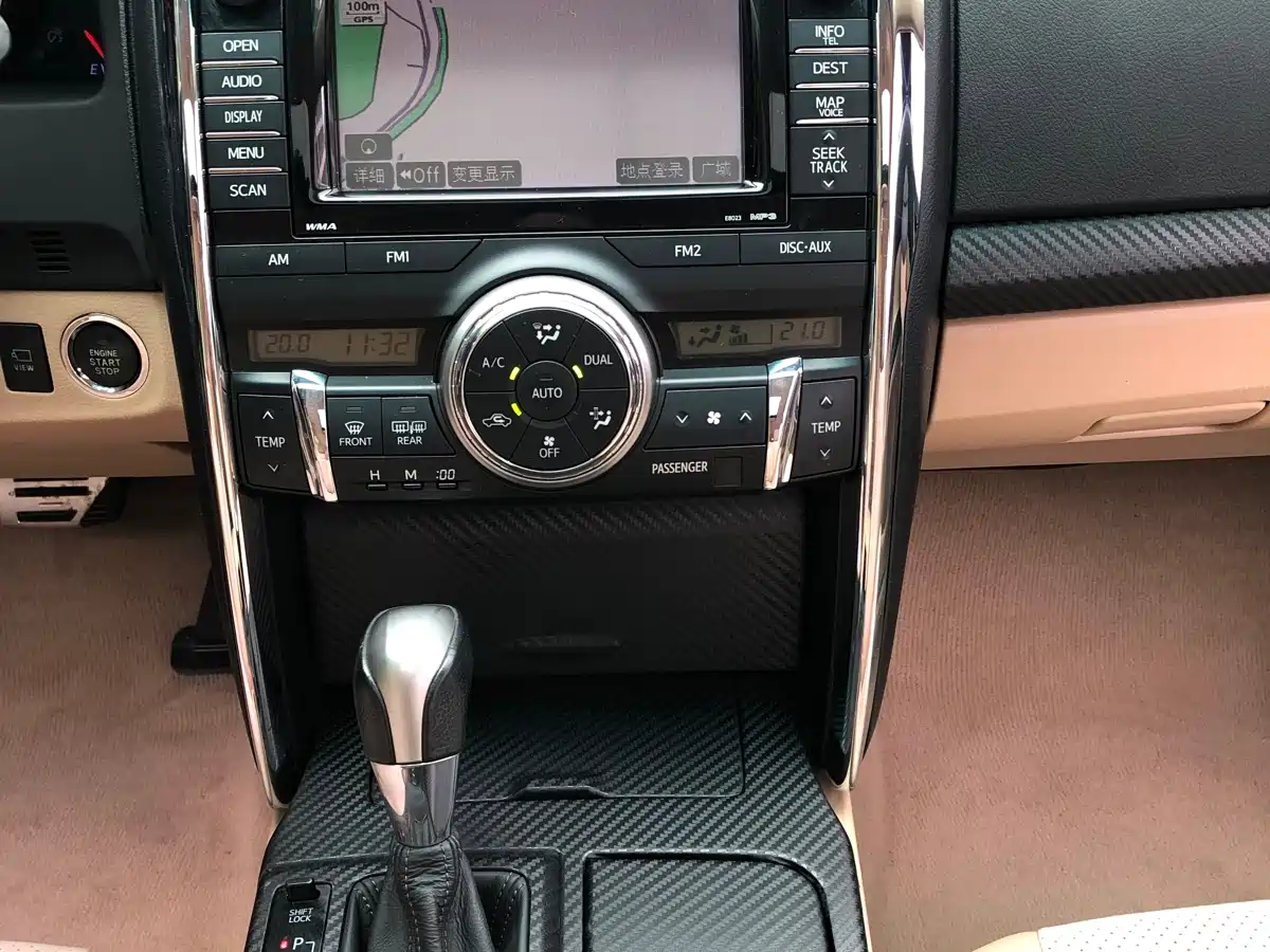 Toyota Reiz 2010 3.0V Style Flagship Navigation Edition фото 13