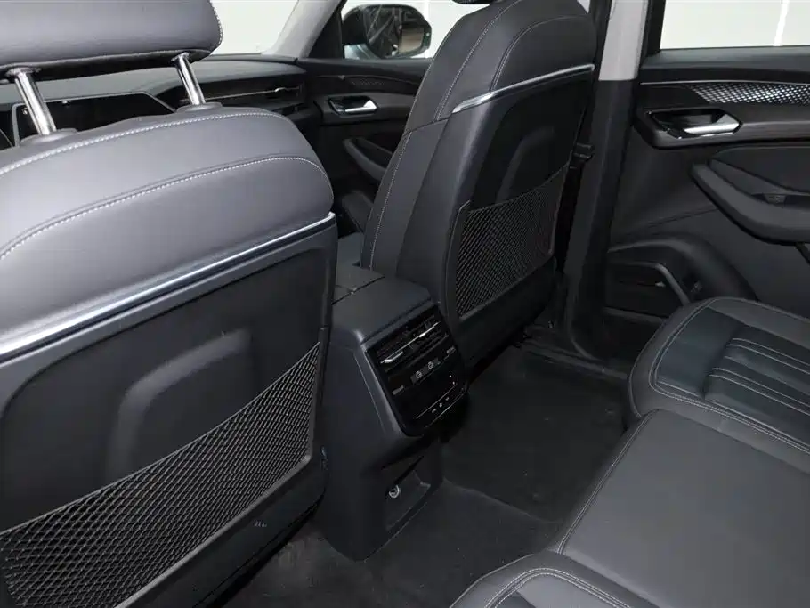 Audi Q6 2024 40 TFSI quattro Cloud View Yulin Package 7-seater фото 24