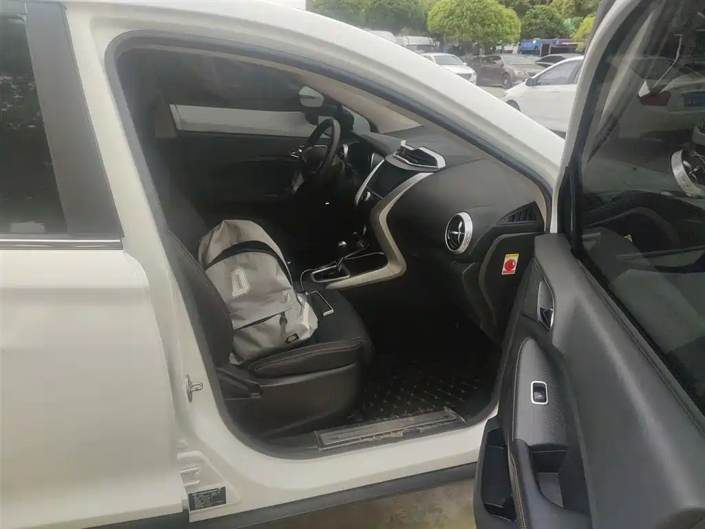 BYD Yuan 2016 1.5L Automatic Luxury фото 25