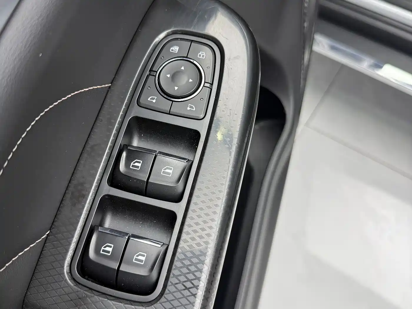 Haval M6 2021 PLUS 1.5T DCT Luxury Smart Connect фото 9