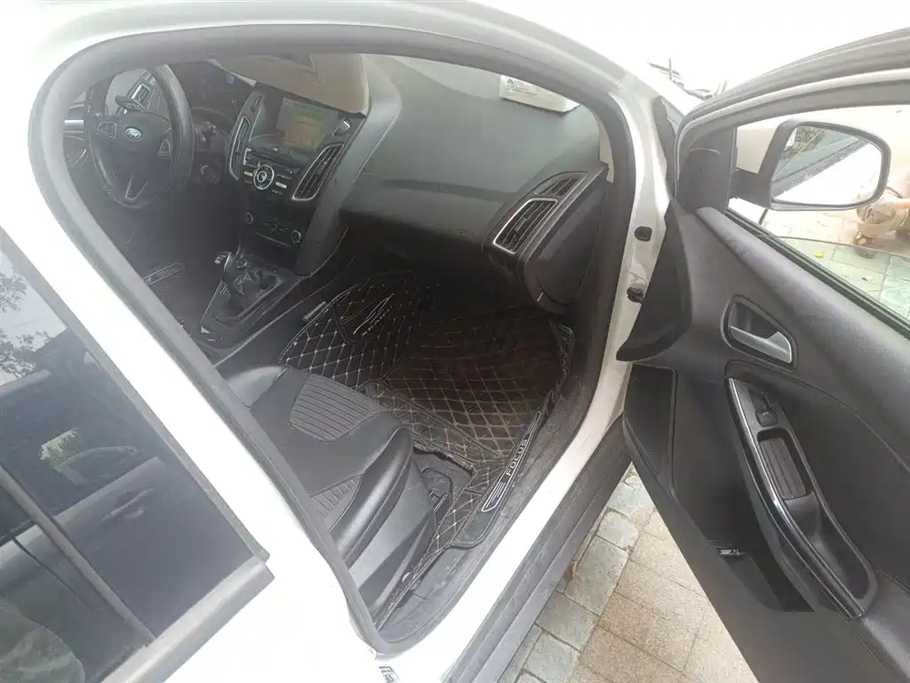 Фото 21 - Ford Focus