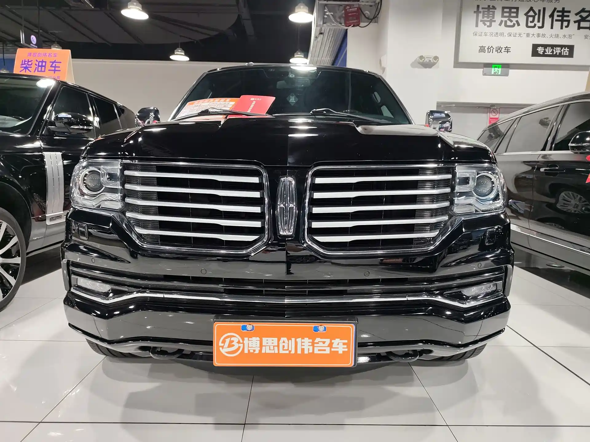 Фото 2 - Lincoln Navigator