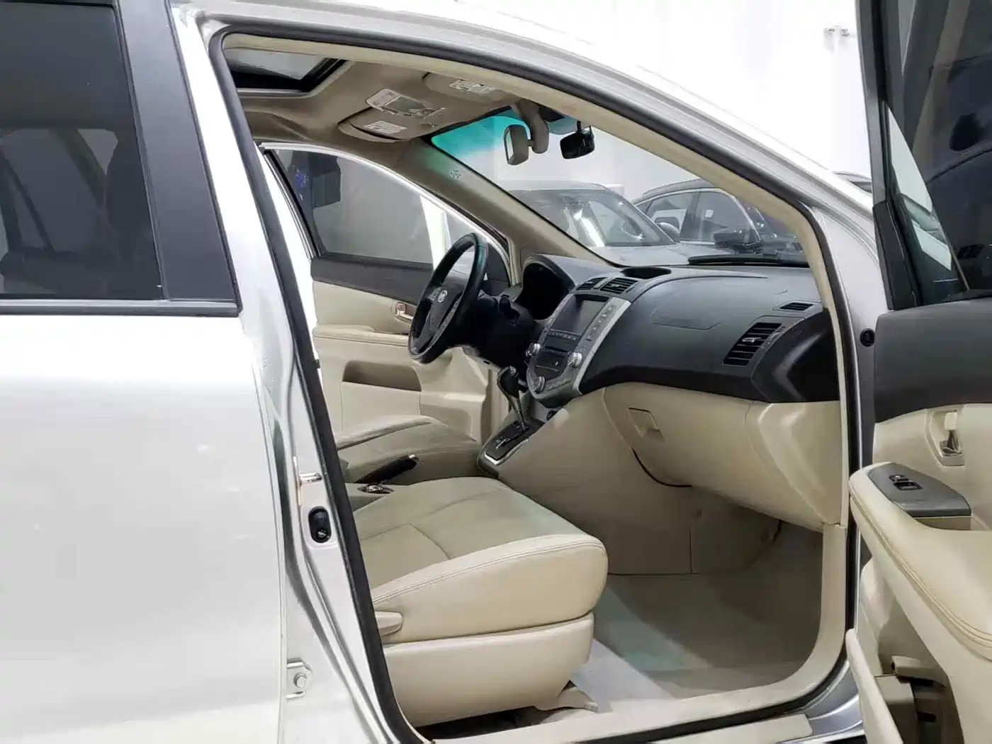 BYD S6 2014 2014 2.4L Automatic Flagship 5-seater