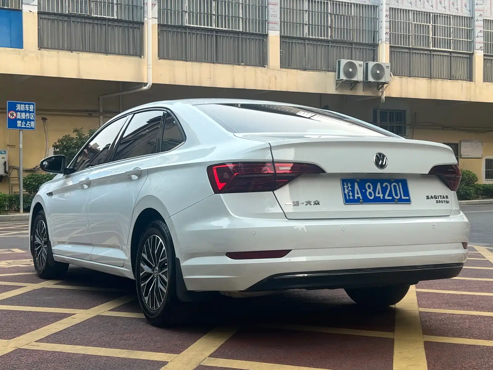 Фото 6 - Volkswagen Sagitar