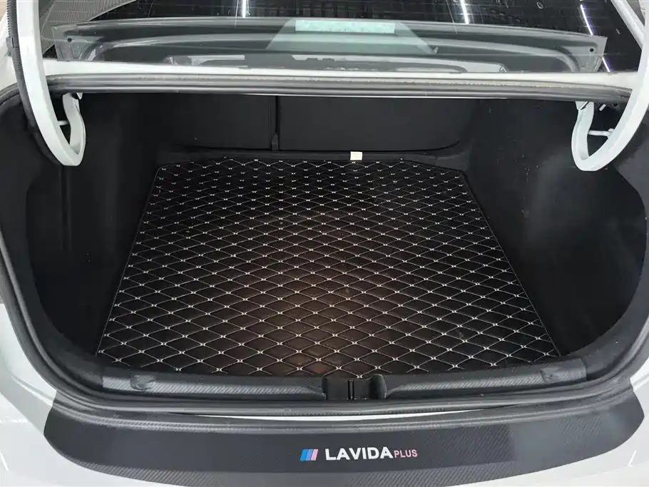 Volkswagen Lavida 2023 300TSI DSG Starlight Full Comfort Edition фото 4