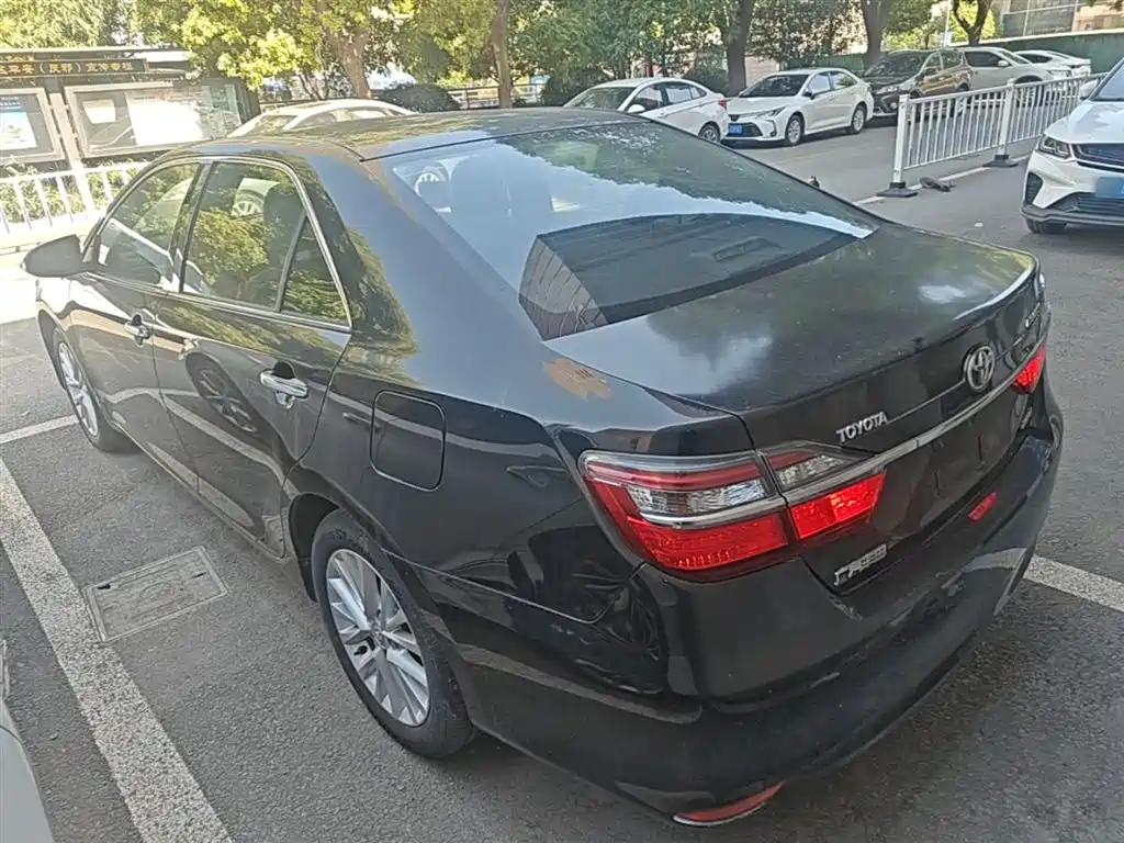 Toyota Camry 2015 2.5G Luxury Navigation Edition фото 5