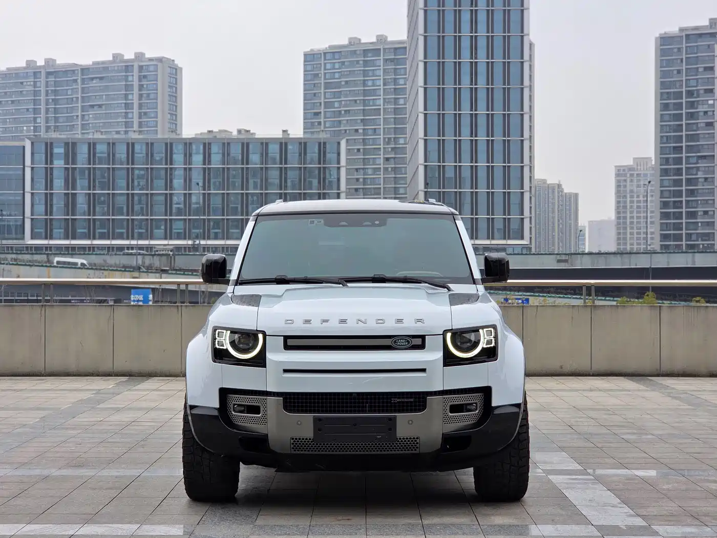Land Rover Defender 2023 Facelift 110 3.0T P400 X-DYNAMIC HSE фото 2