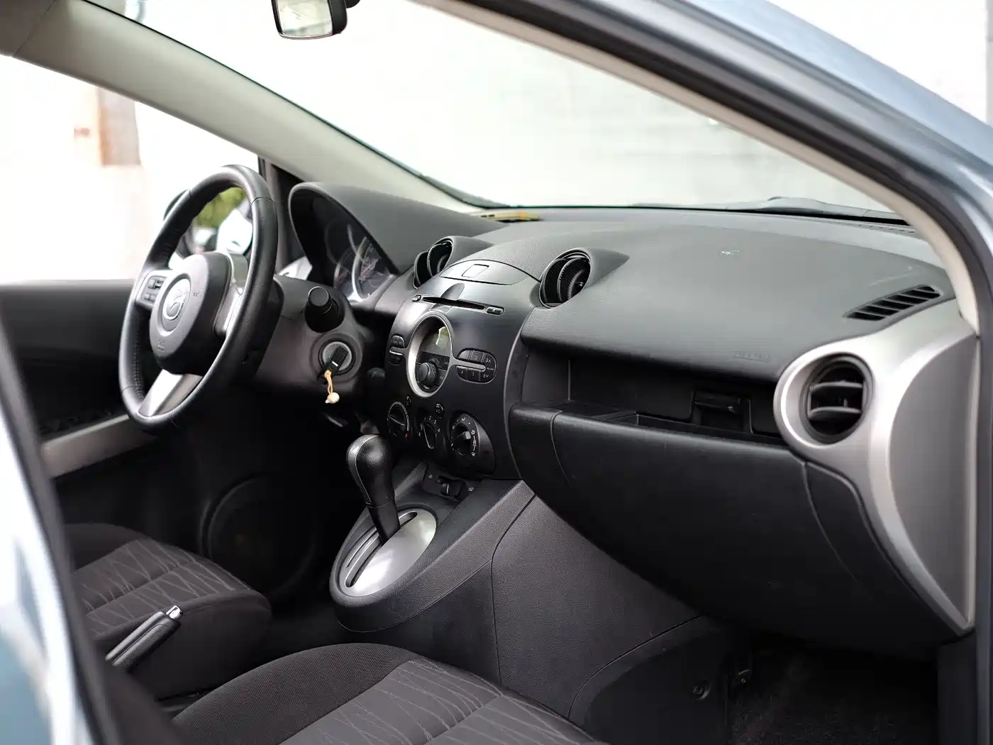 Mazda 2 2011 2011 Xuan Dong 1.5L Auto Luxury Edition