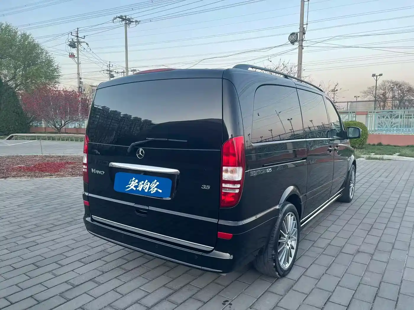 Mercedes-Benz Viano (Import) 2011 3.5L 125th Anniversary Edition 7-Seater фото 8