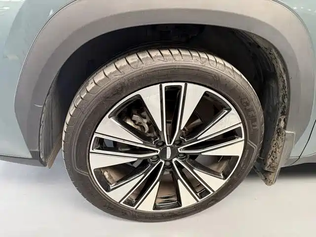 Фото 8 - Geely Boyue L