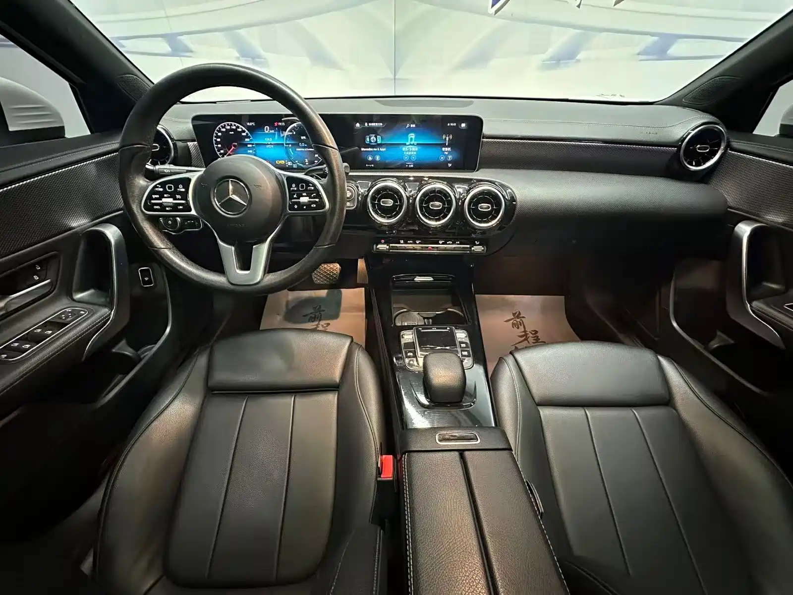 صورة 8 - Mercedes-Benz A-Class
