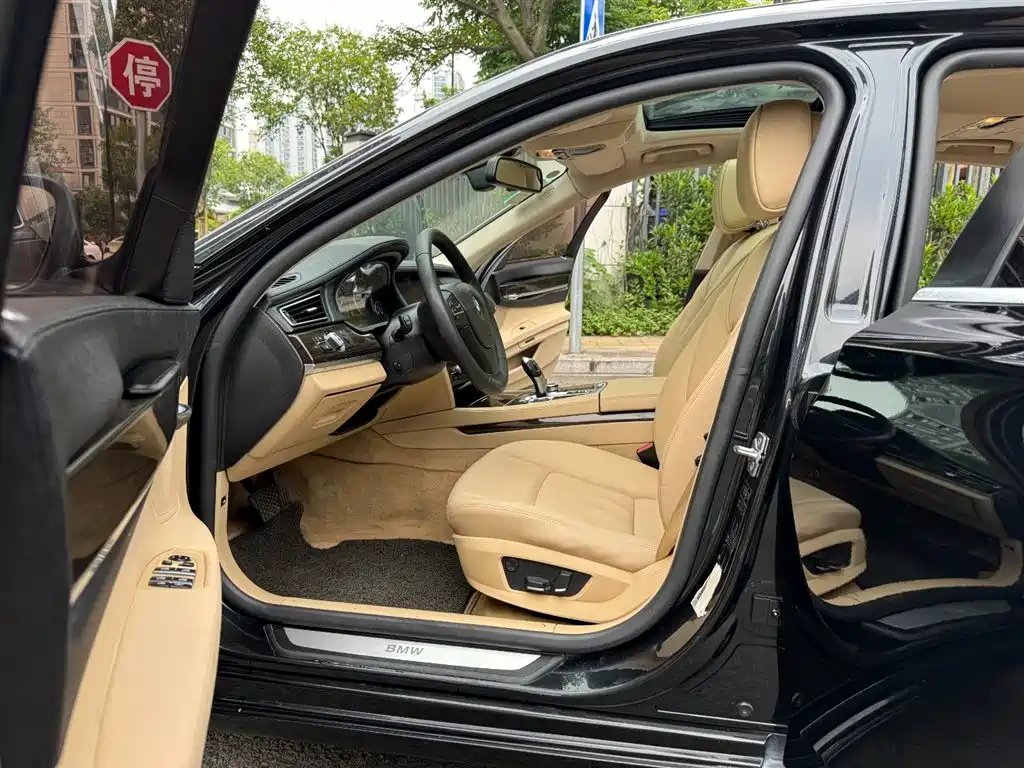 BMW 7 Series 2009 740Li Luxury фото 10