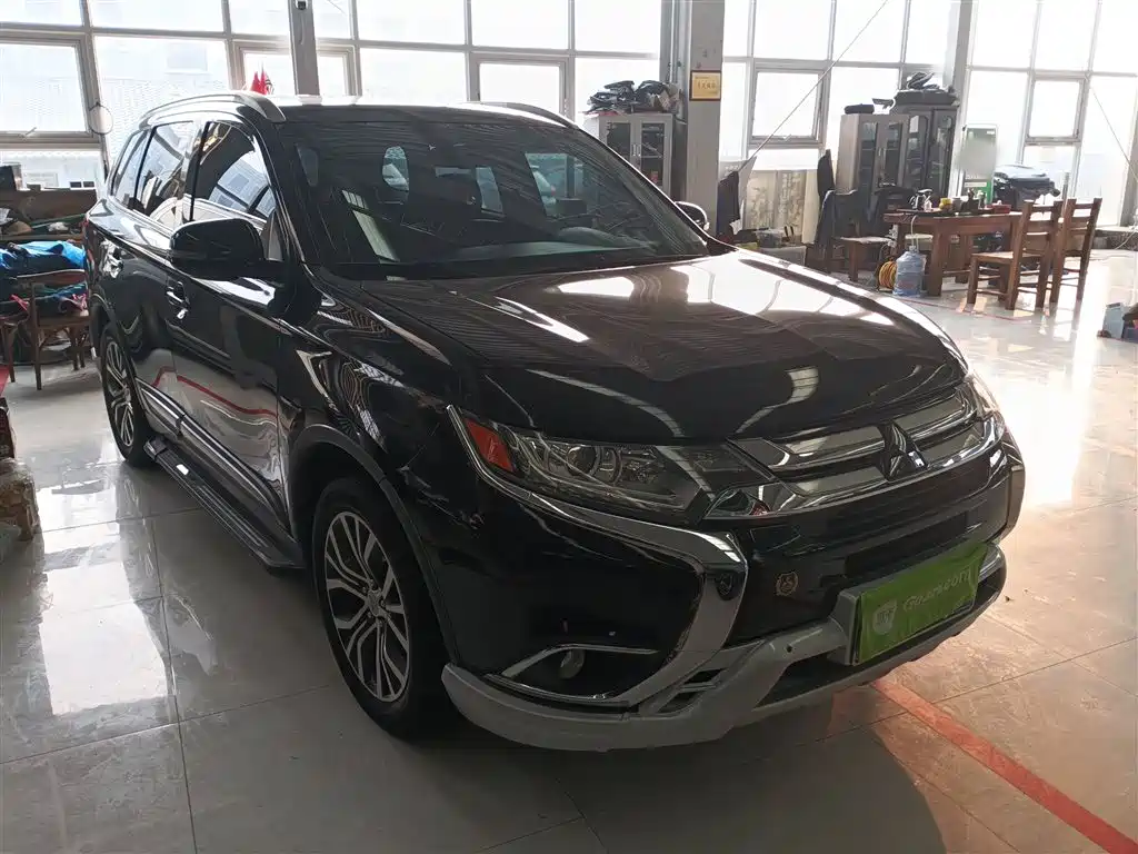 MITSUBISHI OUTLANDER