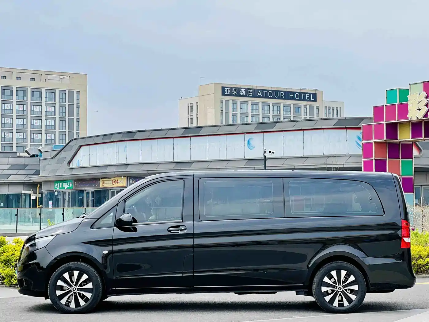 Mercedes-Benz Vito 2023 2.0T Elite 7-Seater фото 3