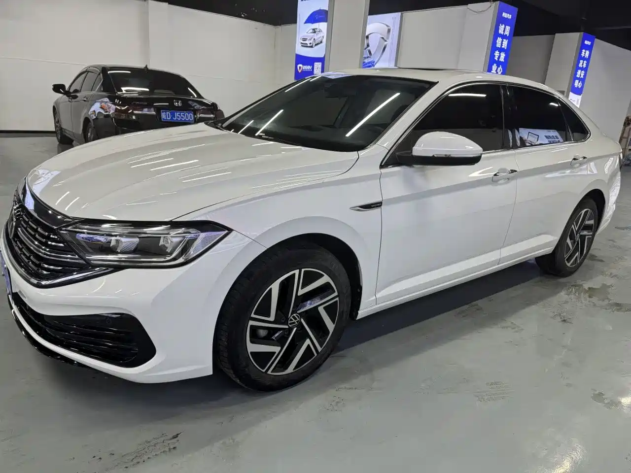 Volkswagen Sagitar 2023 280TSI DSG Surpass Plus Edition