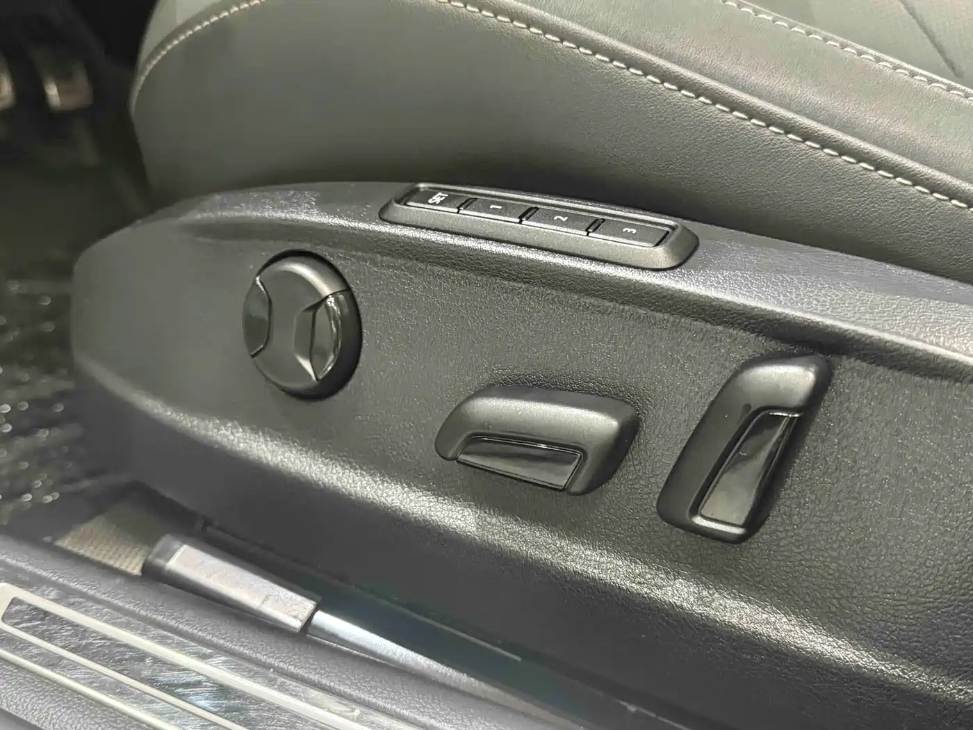 Volkswagen FAW-Volkswagen CC 2023 380TSI Eye-catching Edition фото 15