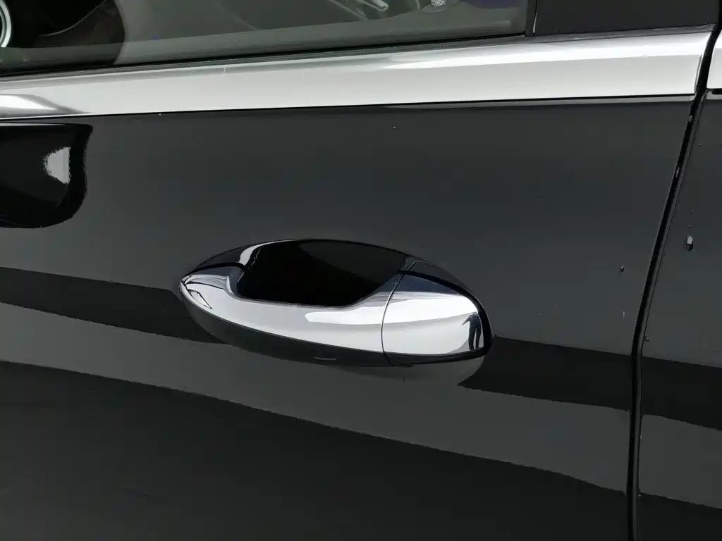 Mercedes-Benz E-Class, миниатюра 18