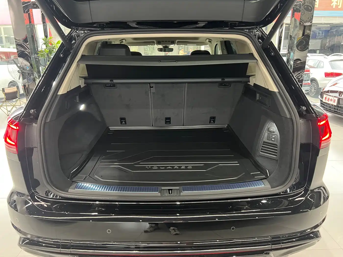 Volkswagen Touareg 2026 2026 3.0TSI R-Line Black Sport Package