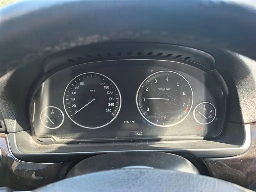 BMW 5 Series 2014 525Li Leading фото 4