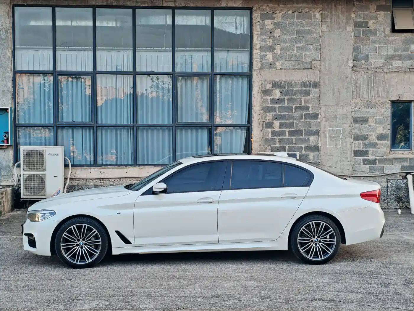 BMW 5 Series 2018 530Li xDrive M Sport Package фото 5