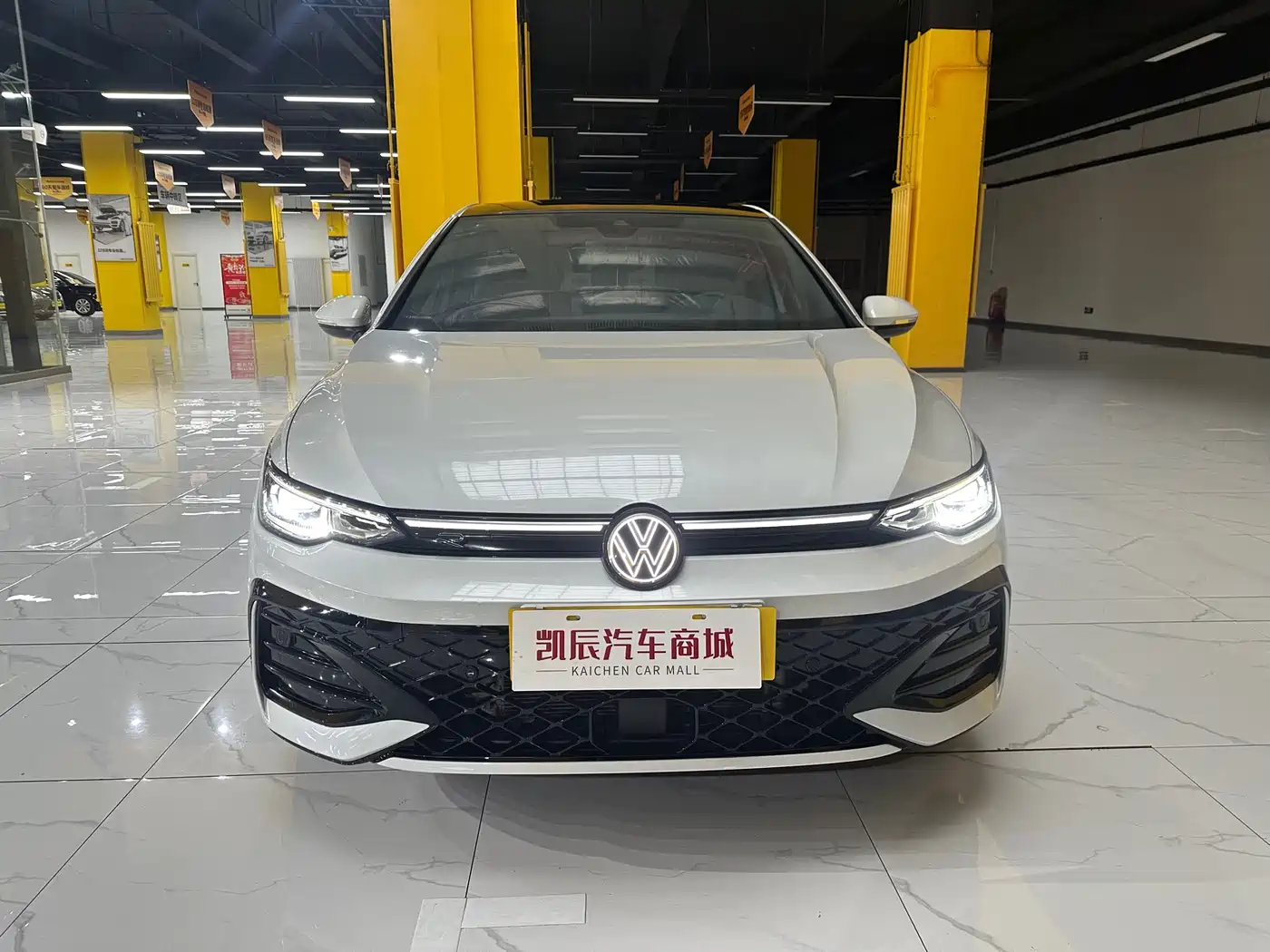 Volkswagen Golf 2025 Facelift 300TSI R-Line