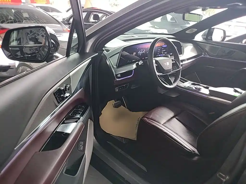 Cadillac XT5 2025 2025 Model 2.0T Platinum