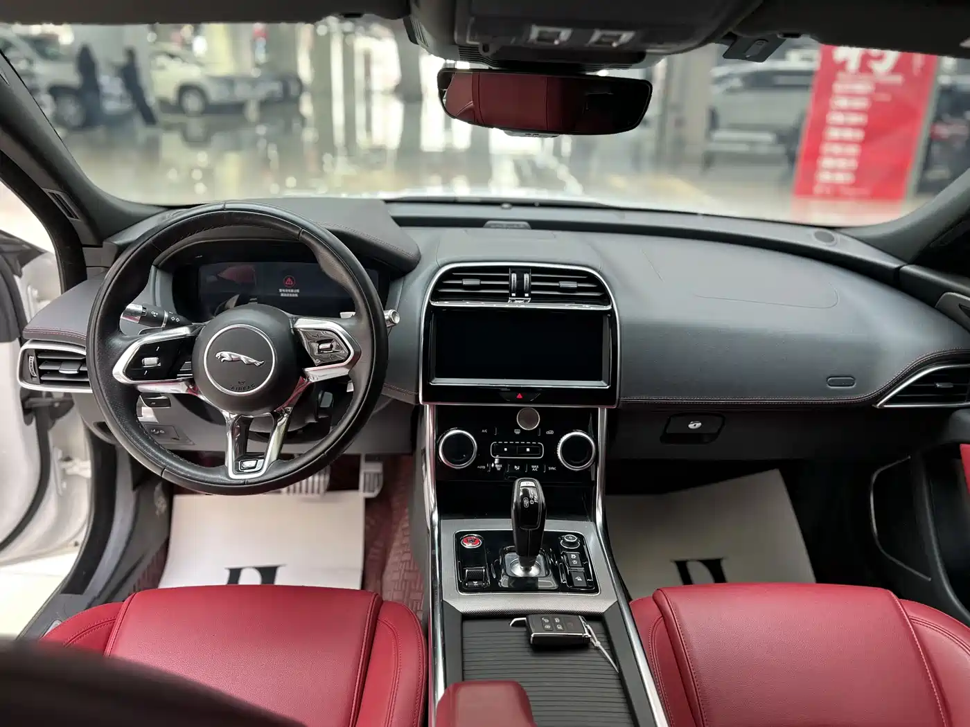 Jaguar XEL 2022 2.0T 250PS R-DYNAMIC S Progressive Sport Edition фото 10
