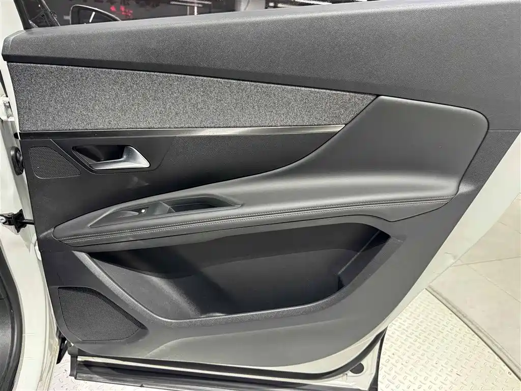 Peugeot 5008 2018 2017 380THP 7-seat Luxury Edition