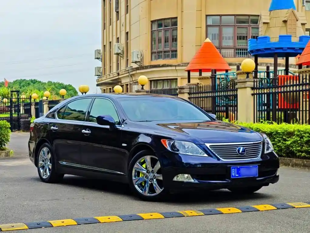 Фото 1 - Lexus LS