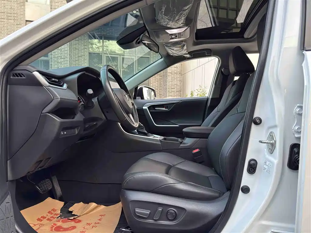 Toyota Wildlander 2023 2.0L CVT FWD Urban фото 16