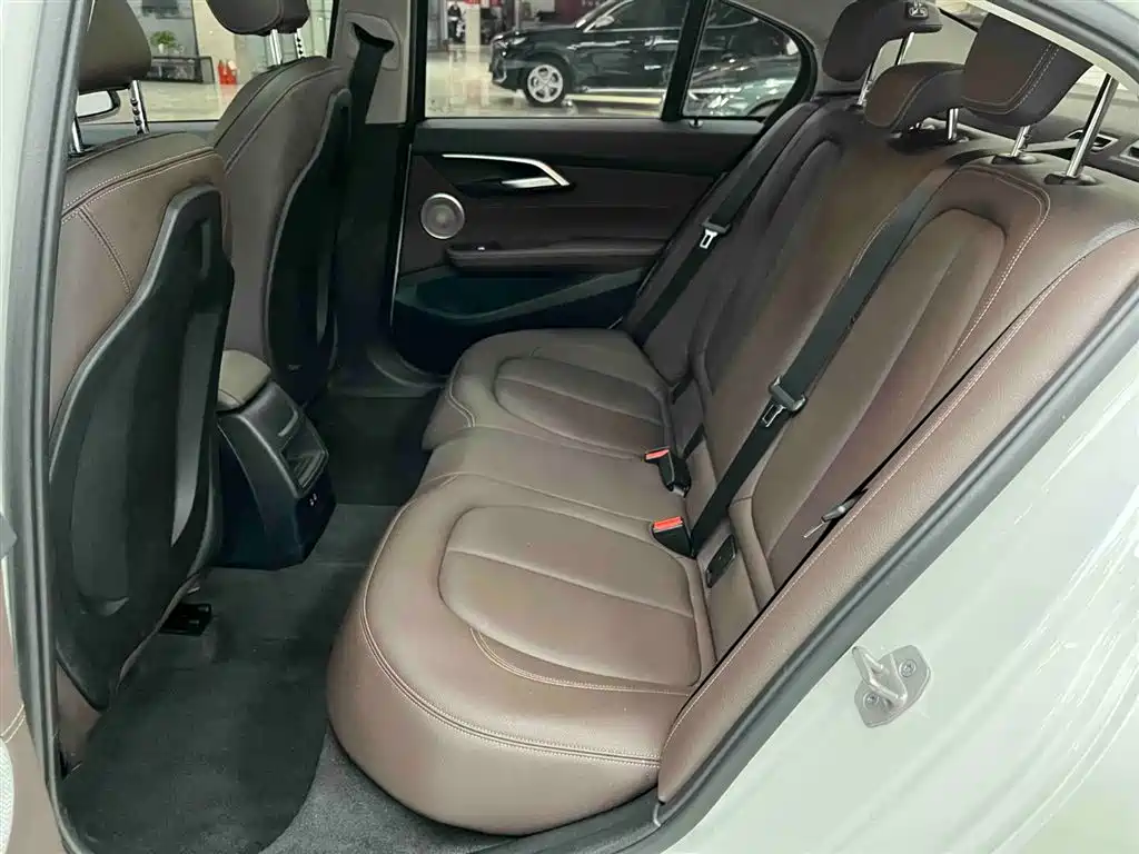 BMW 1 Series 2021 Facelift 120i M Sport Shadow Edition фото 15