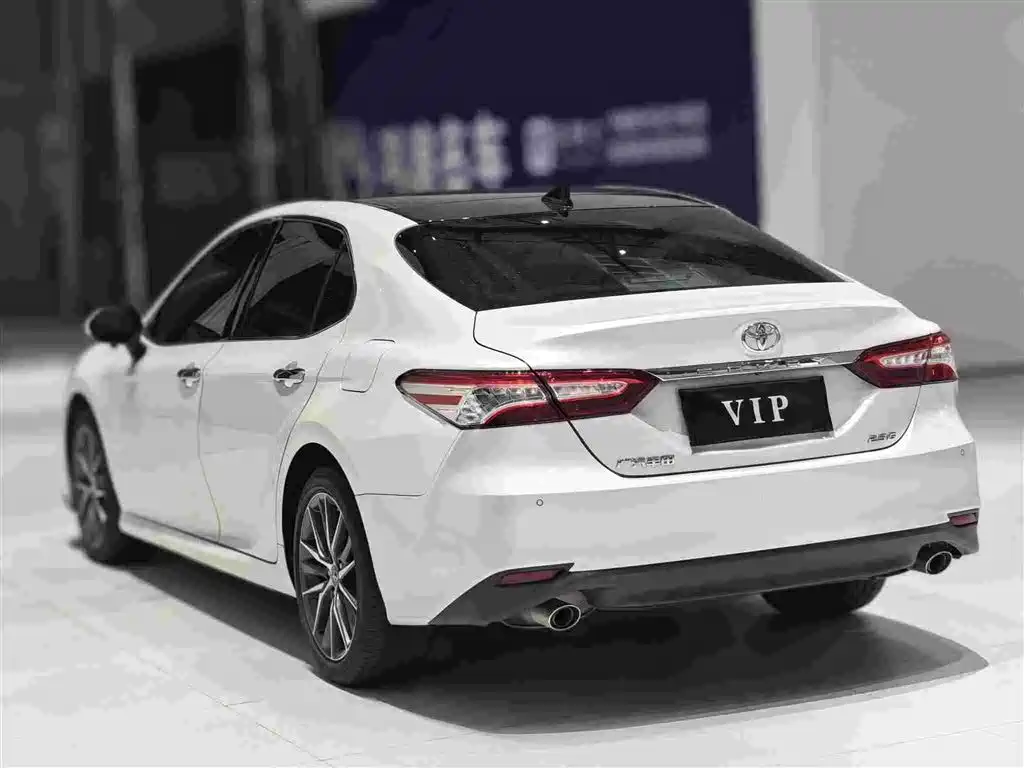 Фото 4 - Toyota Camry