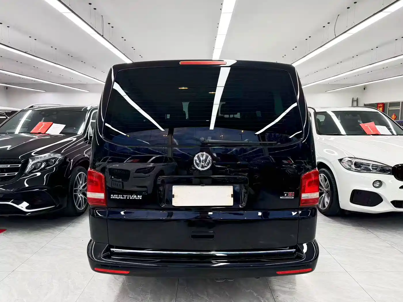 Photo 5 - Volkswagen Multivan