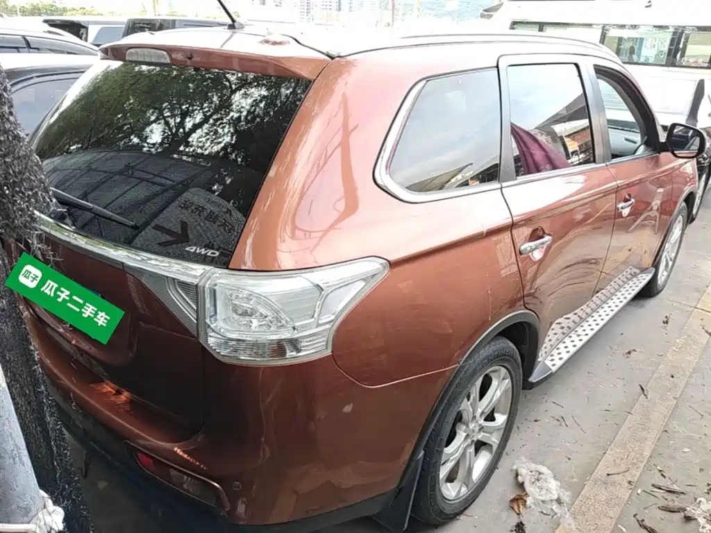 Mitsubishi Outlander (Import) 2014 2.4L 4WD Luxury Value Edition 5-seater фото 6
