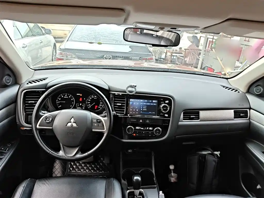 Mitsubishi Outlander (Import) 2014 2.4L 4WD Luxury Value Edition 5-seater фото 10