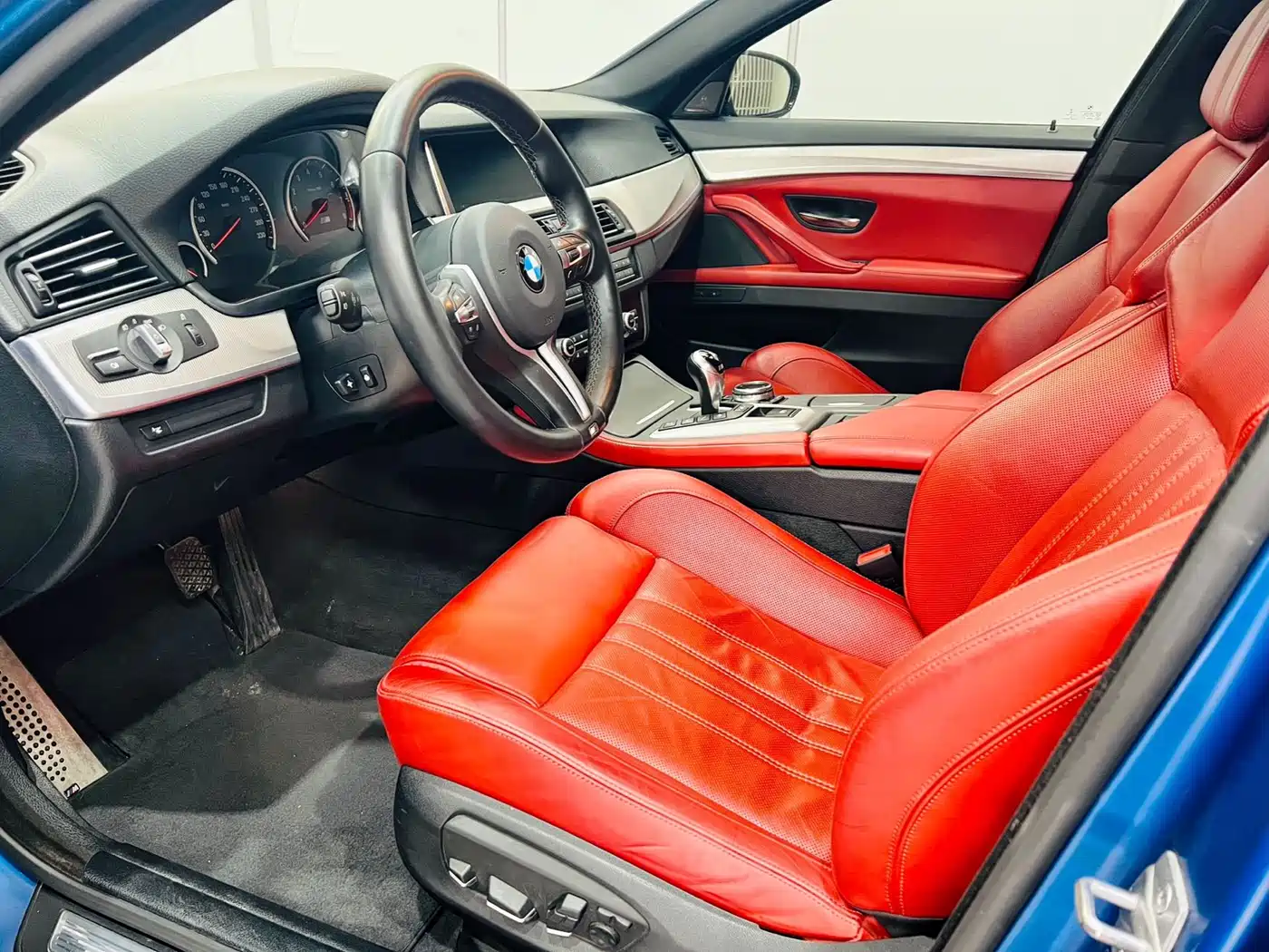 BMW M5 2014 M5 Year of the Horse Limited Edition фото 9