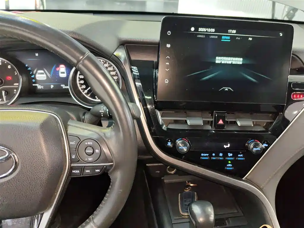 Toyota Camry 2023 2.0G Luxury Edition фото 13