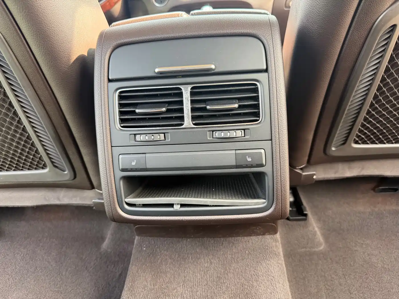 Volkswagen Touareg 2011 3.0TSI Premium фото 13