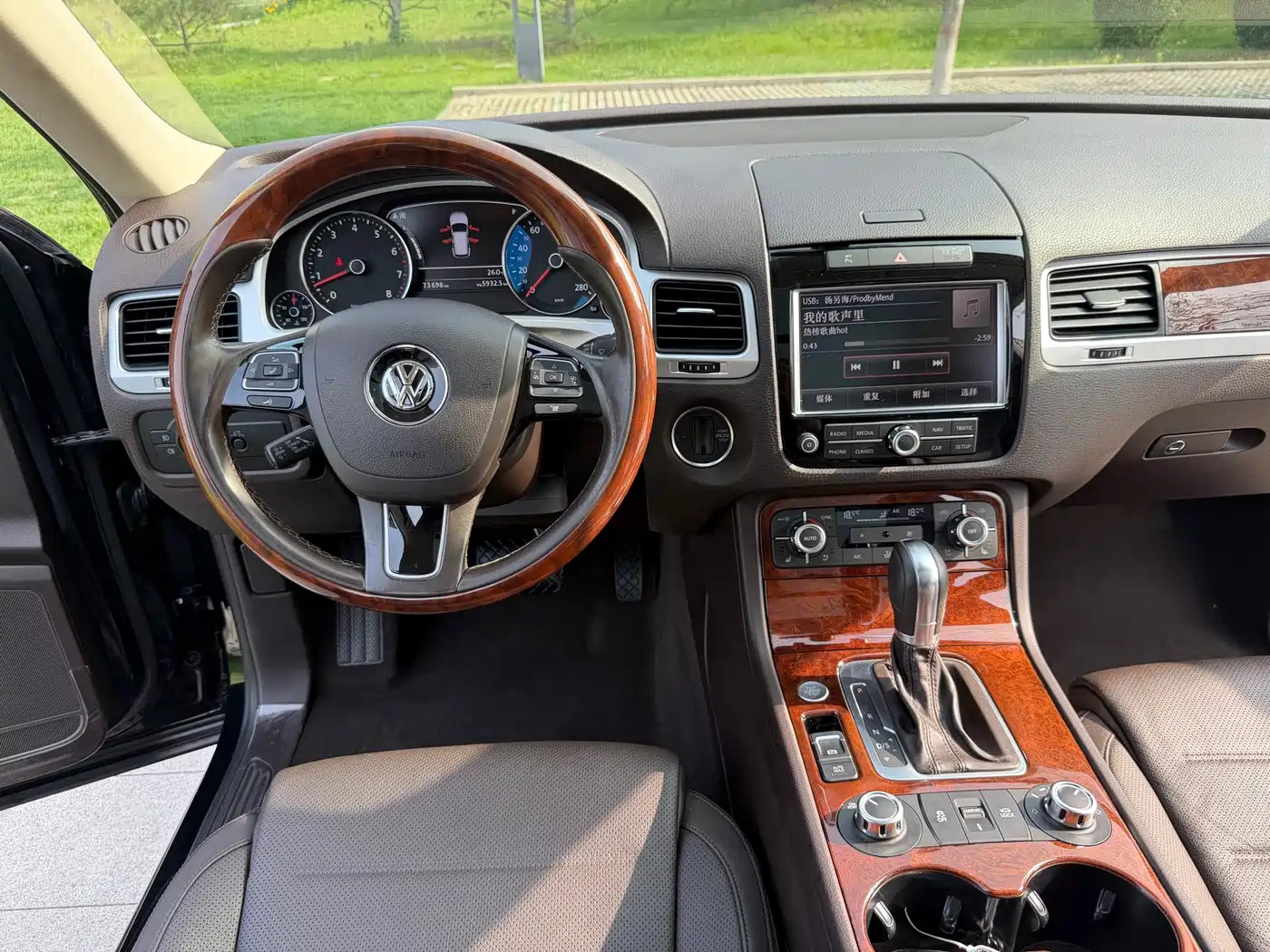 Volkswagen Touareg 2011 3.0TSI Premium фото 16