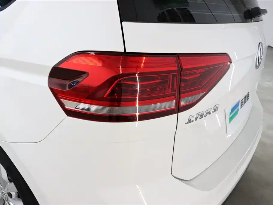 Volkswagen Touran 2018 Touran L 280TSI DSG Comfort 7-seater China V фото 34