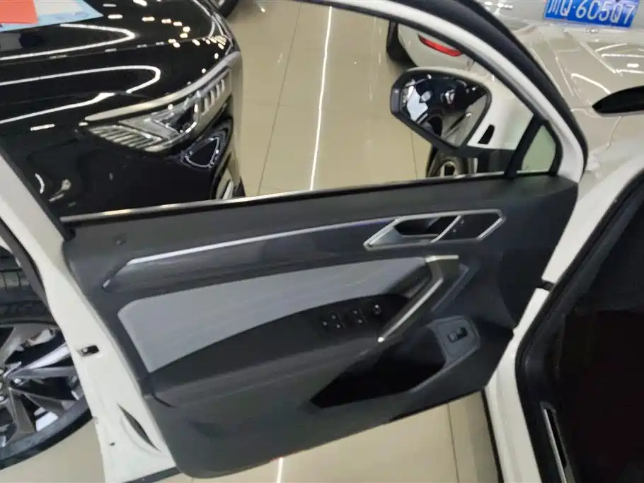 Volkswagen Tiguan L 2022 330TSI Automatic 2WD R-Line Flagship Edition фото 7
