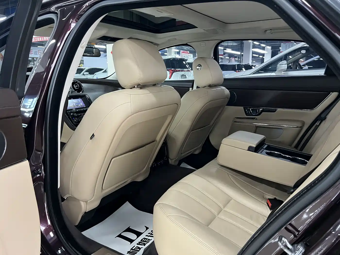 JAGUAR XJ