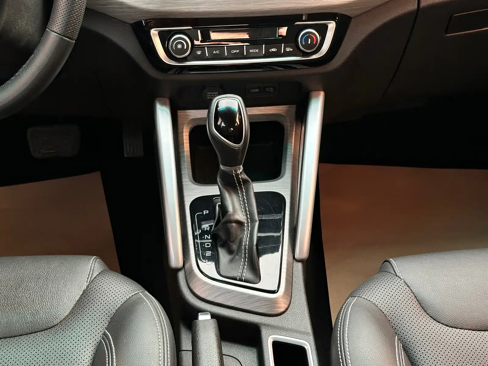 Фото 17 - Geely Vision X3