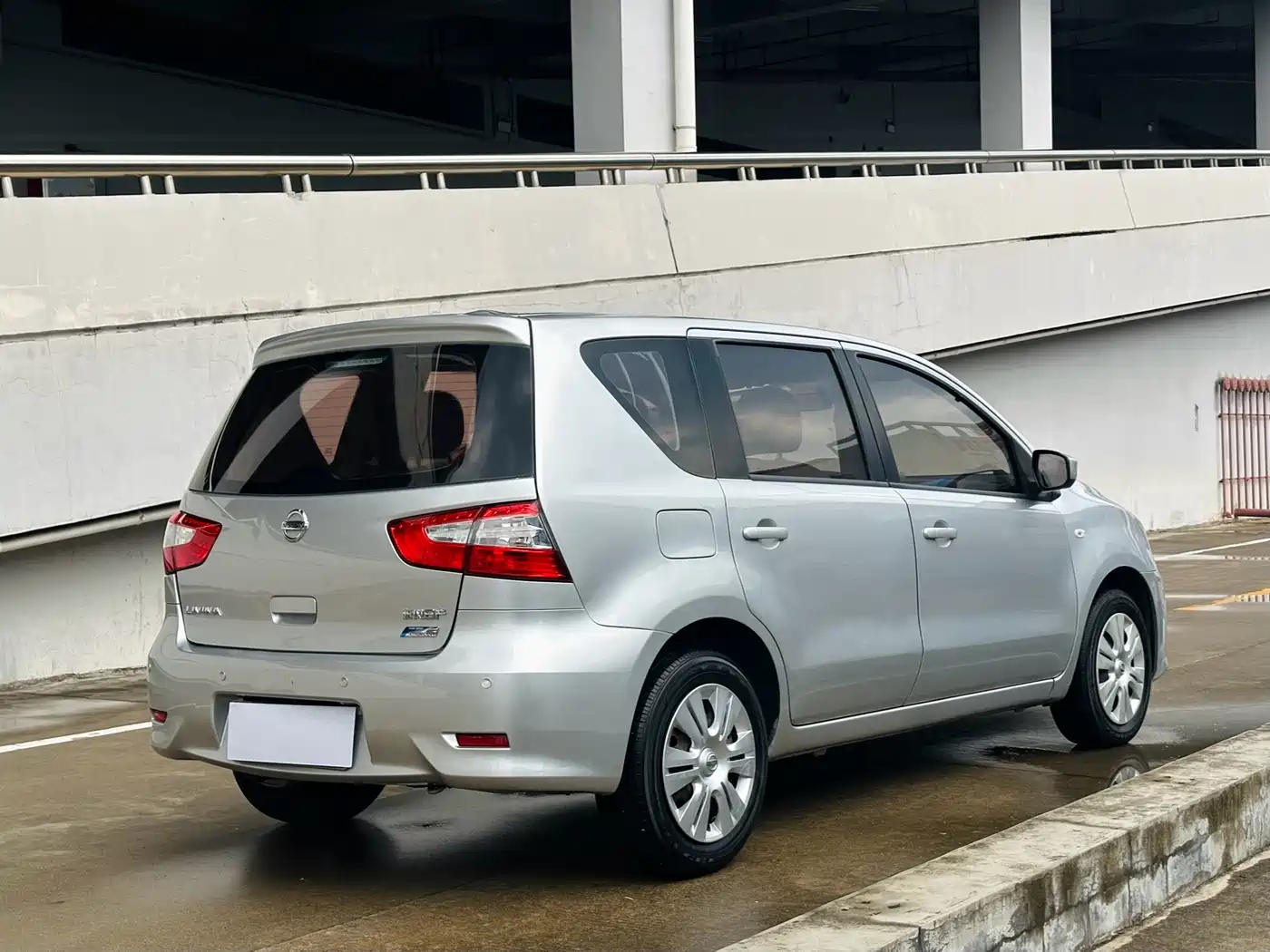 Nissan Livina 2015 2013 1.6XE CVT Comfort