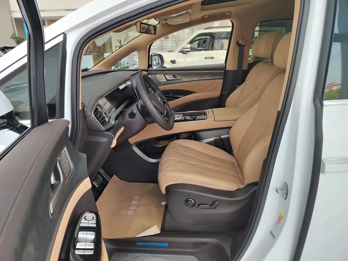 Denza D9 2025 DM-i Smart Drive Edition 1020 AWD Prestige фото 6