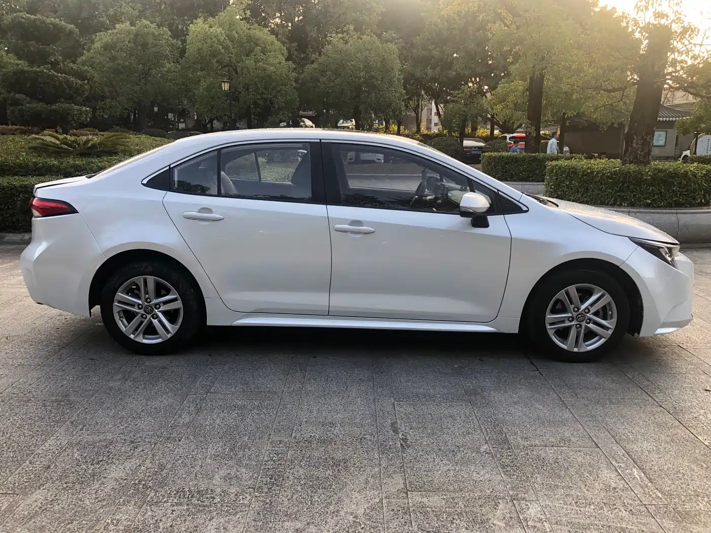 Toyota Levin 2021 Dual Engine 1.8H E-CVT Luxury Edition фото 9
